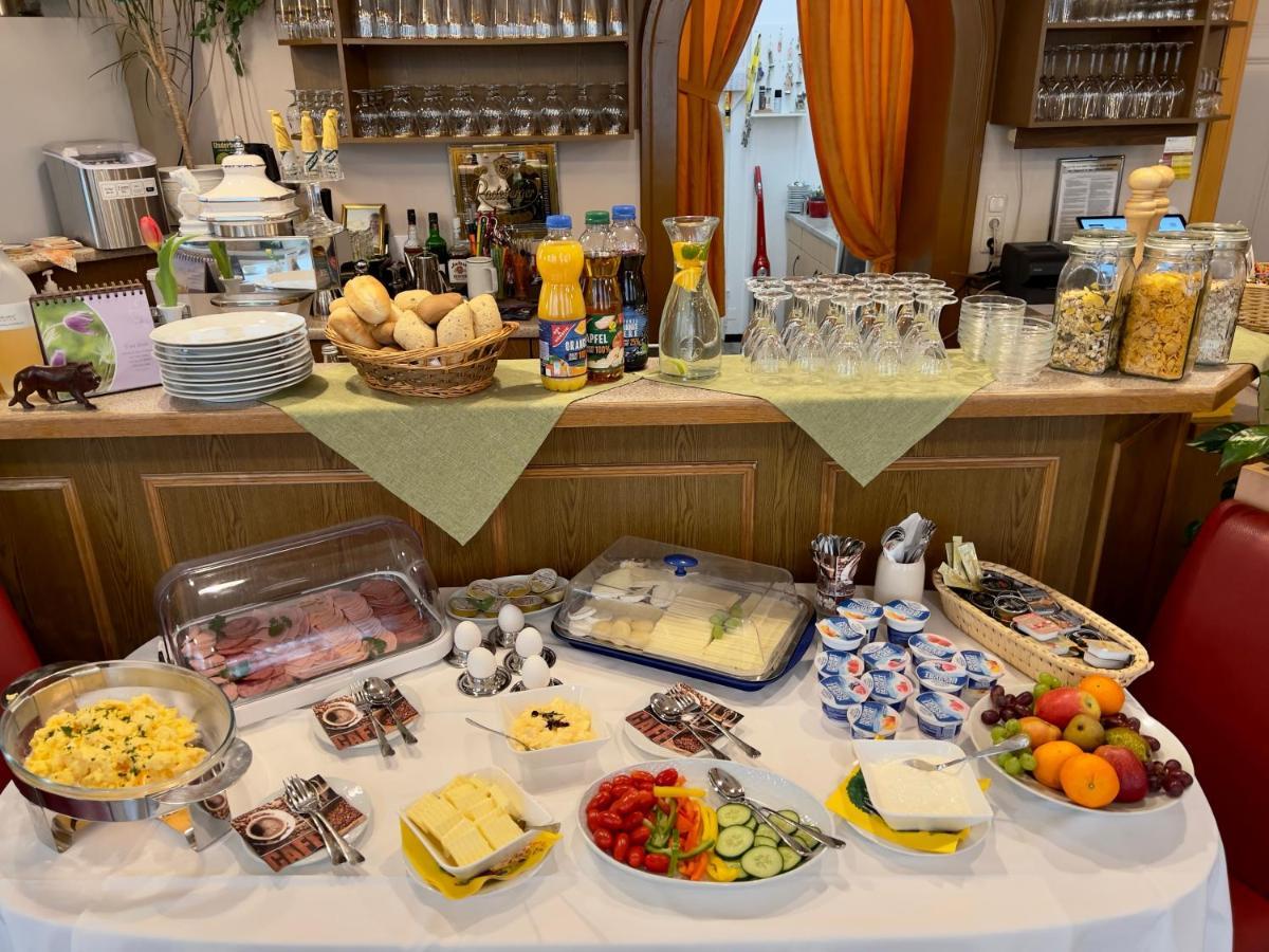 Traditionsgasthaus Goldener Loewe Restaurant & * Riesa